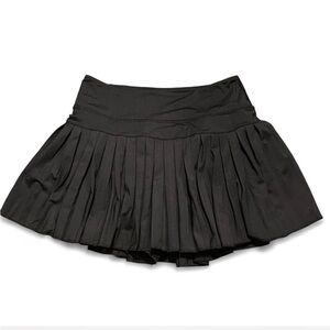 Gold hinge pleated tennis skirt